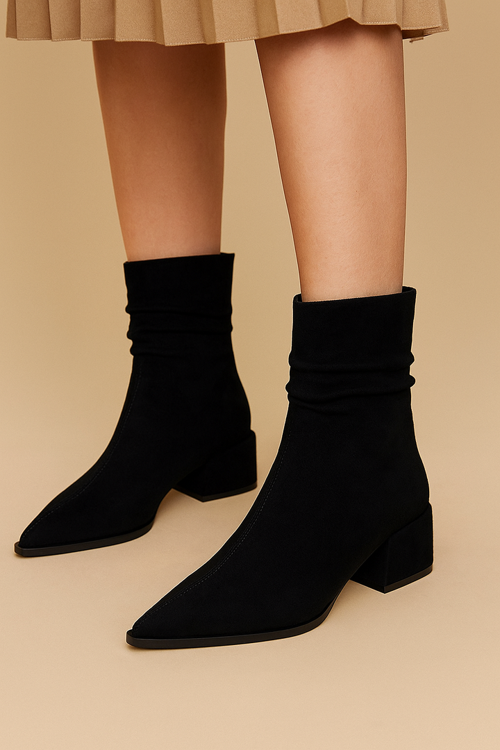 Low Block Pointed Boots