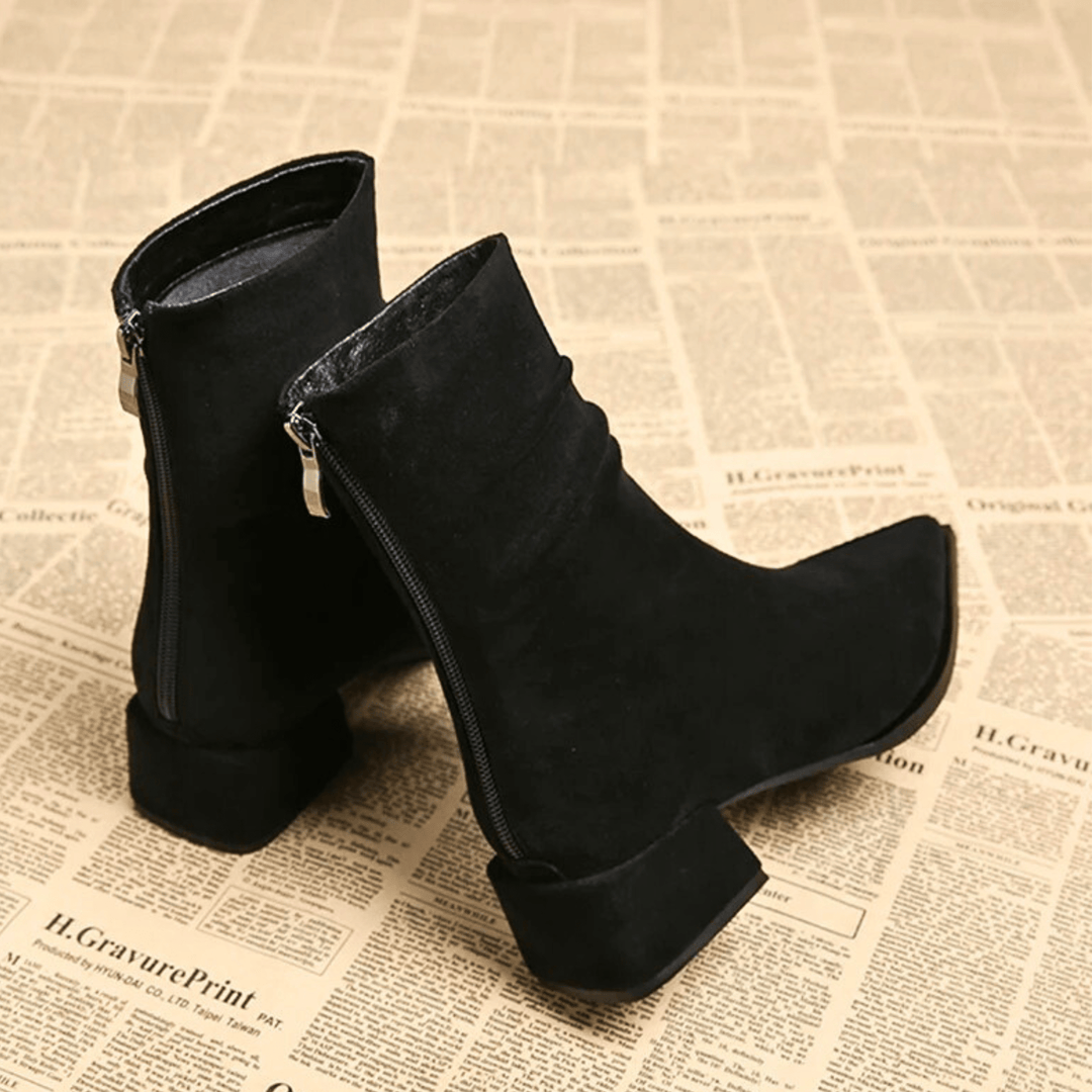 Low Block Pointed Boots